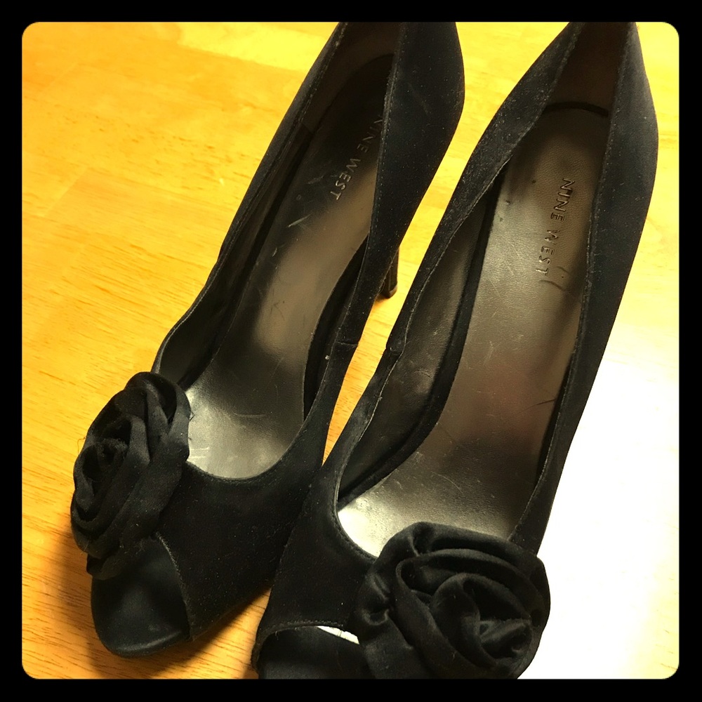 Nine West Black Satin heels